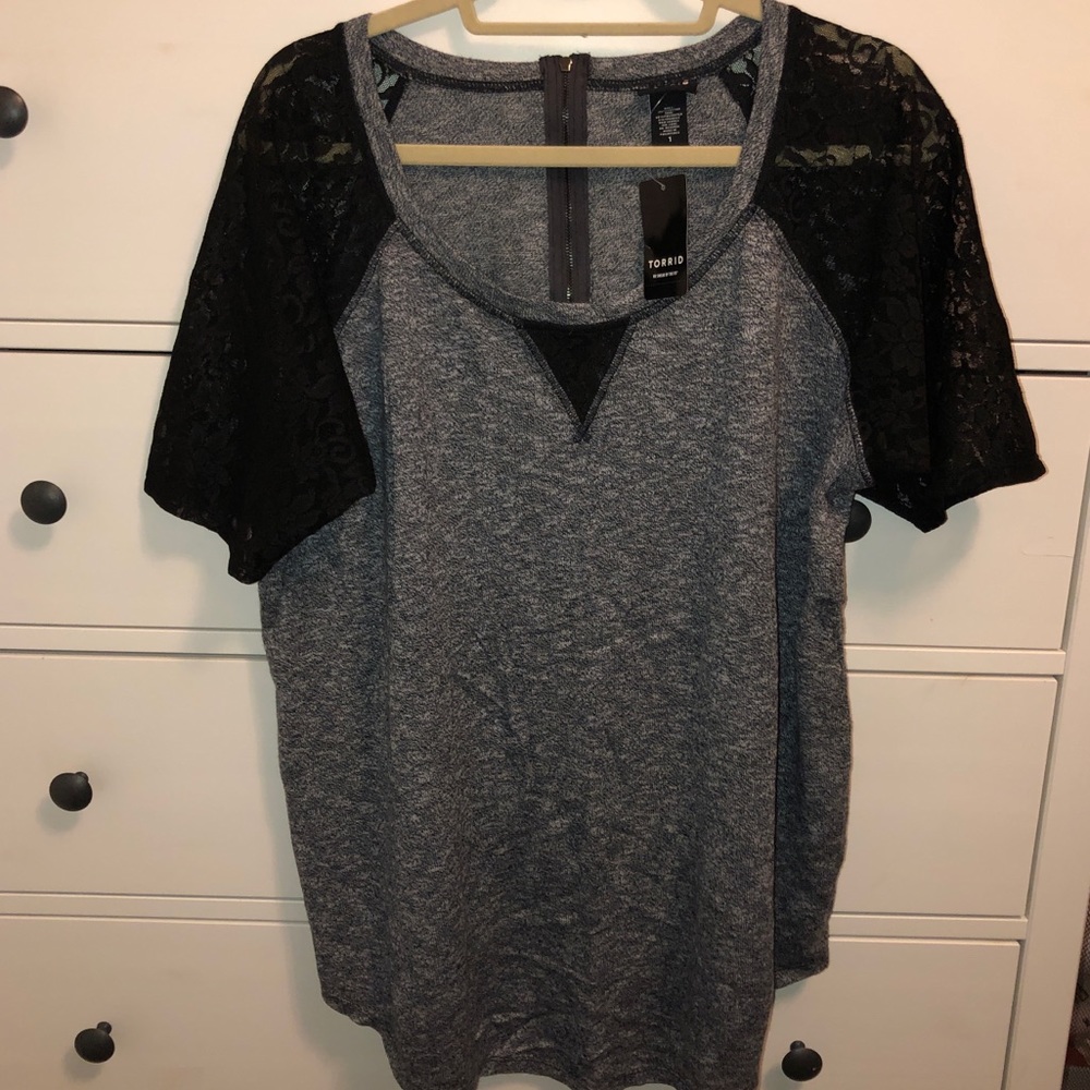 NWT Torrid lace T-shirt size 1🖤🤍